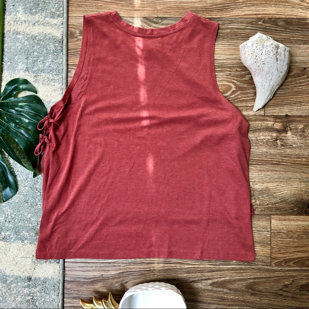 🎁 Atmosphere | Studded High/Low Tank - Picture 4 of 5